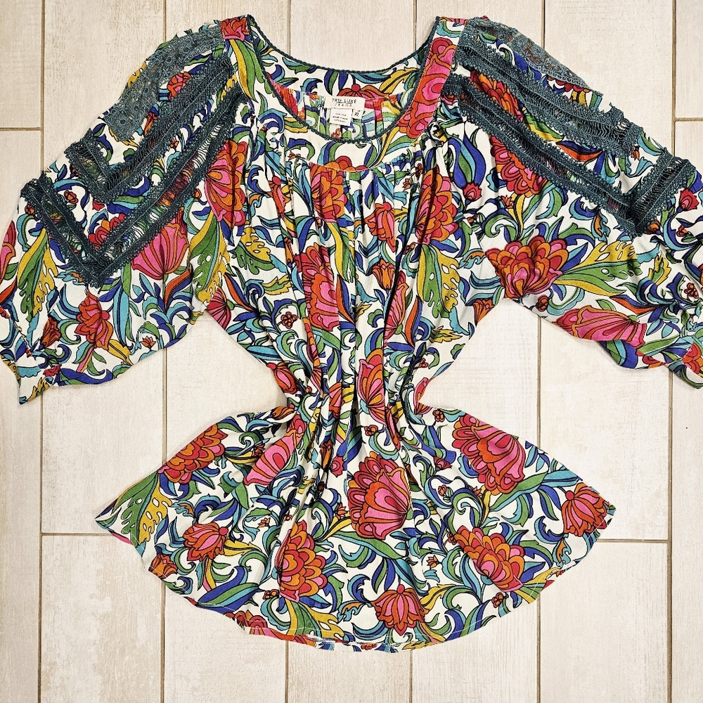 Tru Luxe Jeans Colorful Floral Blouse with Teal Accents Like New